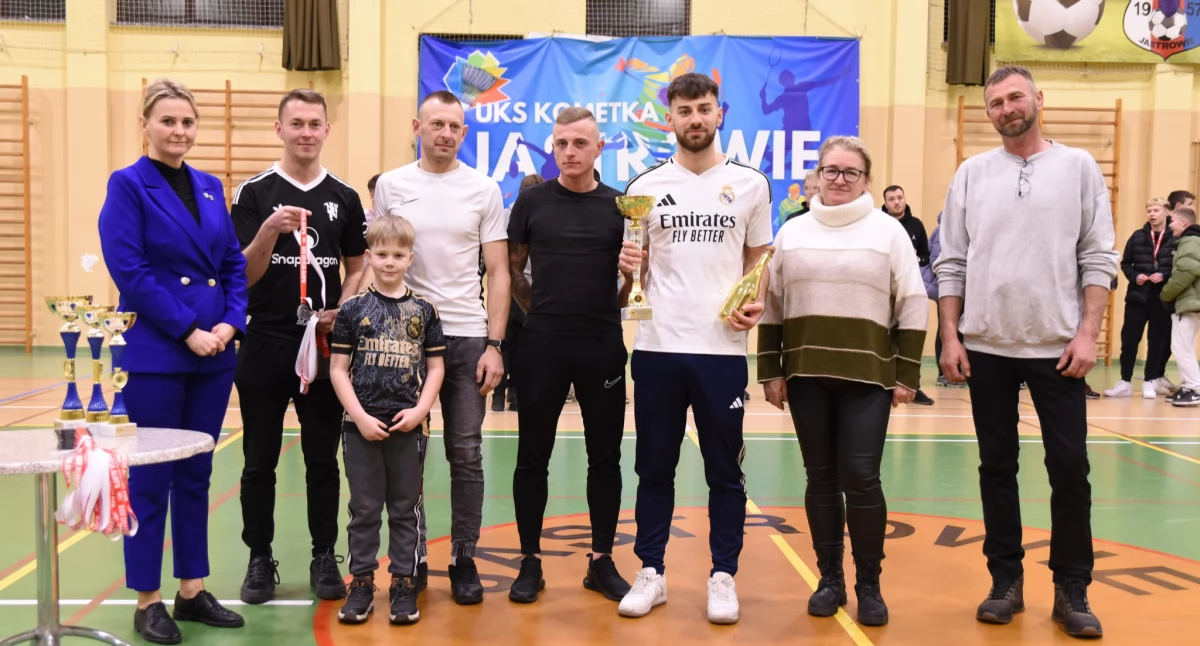 Piłka nożna, Piekarnia Jastrowianka zwyciężyła lidze halowej - zdjęcie, fotografia
