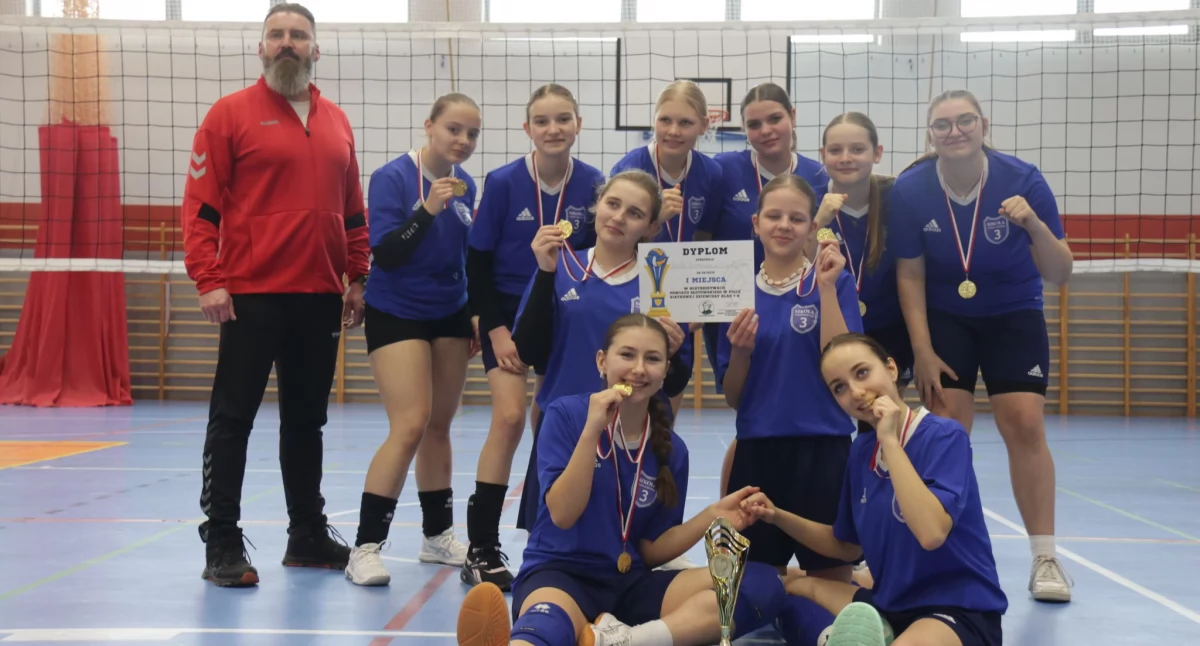 Siatkówka, Siatkarki złotowskiej Trójki zostały mistrzyniami powiatu - zdjęcie, fotografia