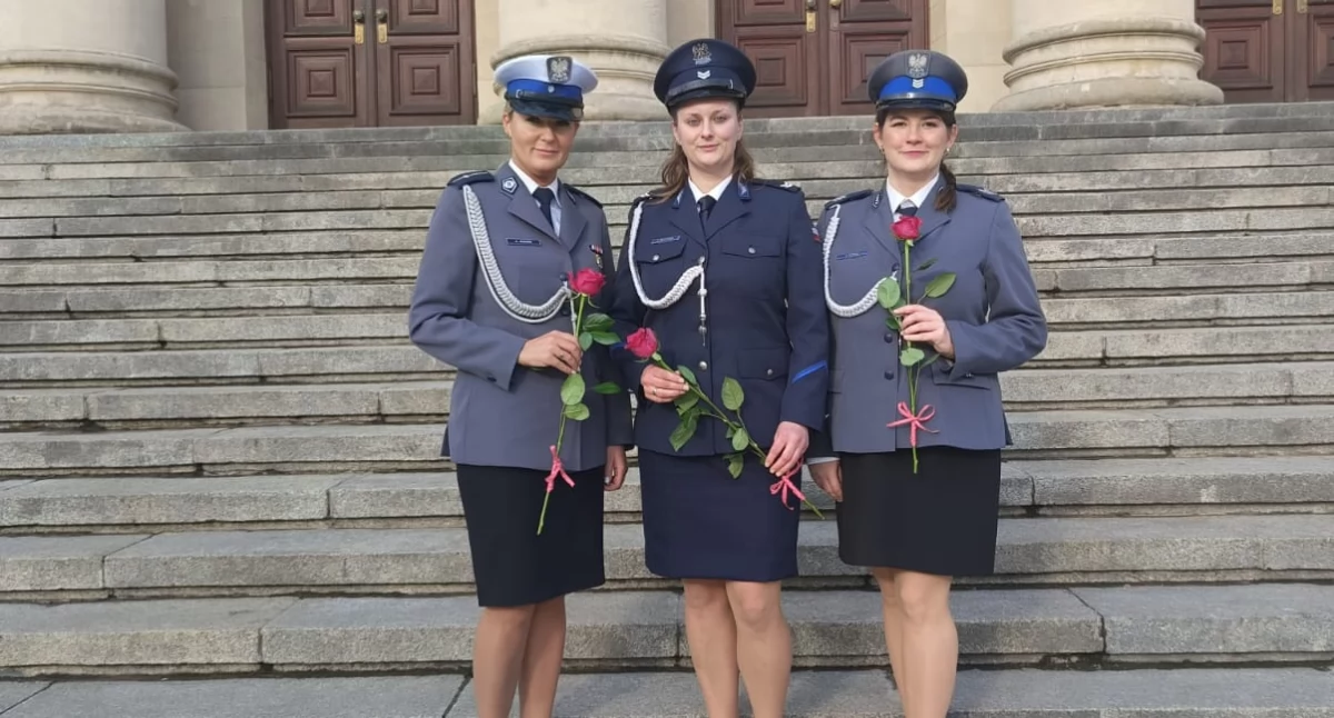 Policja - komunikaty i akcje, Policjantki Złotowa Kryształowymi Gwiazdami! - zdjęcie, fotografia