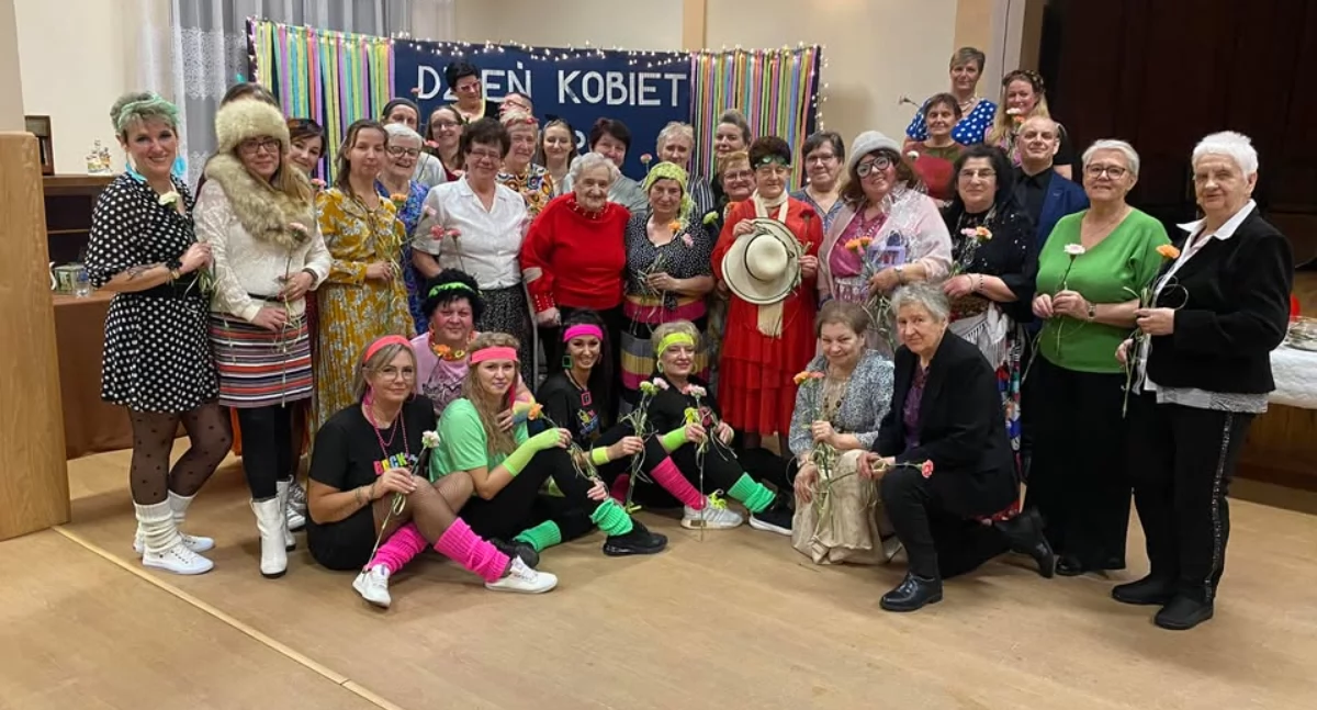 Uroczystości obchody, Dzień Kobiet Czernicach Starej Wiśniewce - zdjęcie, fotografia