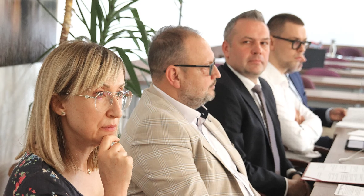 Administracja, dużo wiedziała dużo pytała często mówiła „nie” - zdjęcie, fotografia