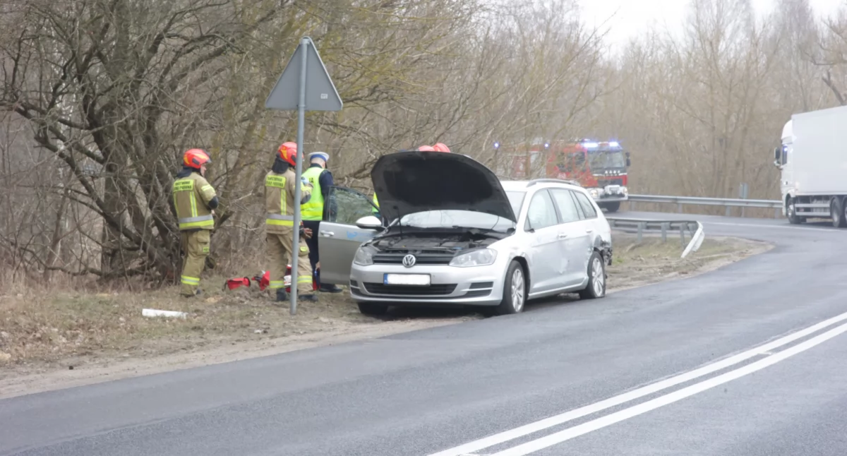 Wypadki drogowe, WIDEO Kolizja pobliżu miejscowości Nowiny - zdjęcie, fotografia