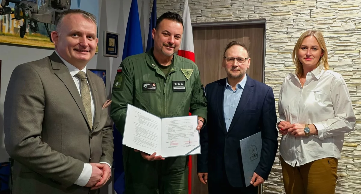 Edukacja, Nowoczesna Edukacja Technologie Złotów Partnerstwie Bazą Bezzałogowych Statków - zdjęcie, fotografia