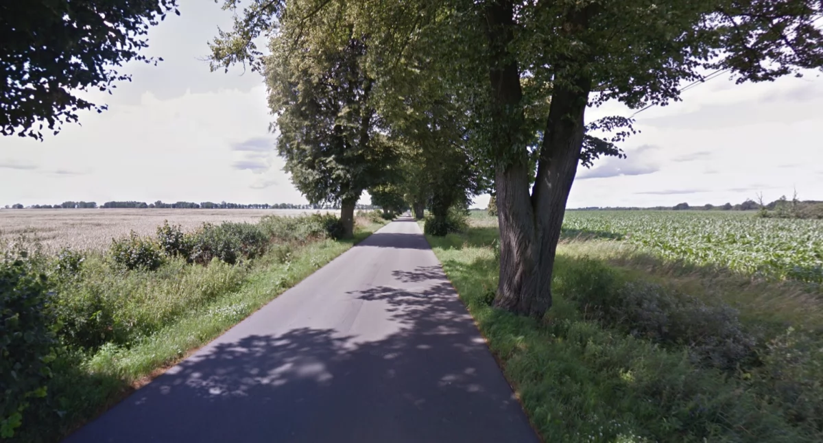 Trasa ze Złotowa do Zalesia to długa prosta wśród okolicznych pól
