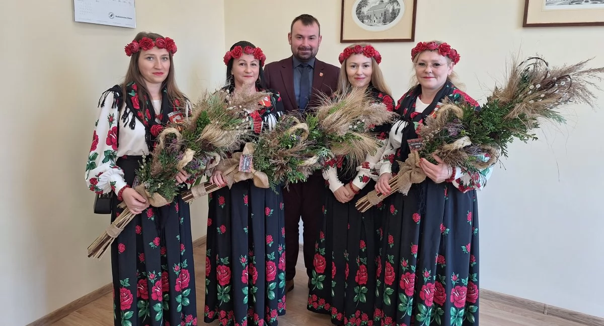 Ludzie losy pasje, Podróżnianki wicemistrzyniami wielkanocnych palmach - zdjęcie, fotografia