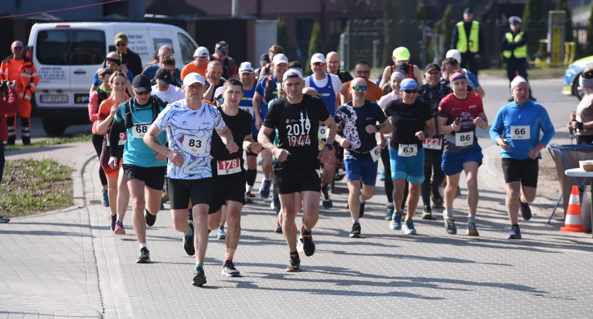 Biegi, Joanna Pawlik Grzegorz Chojecki najlepsi Maratonie Jastrowskim - zdjęcie, fotografia