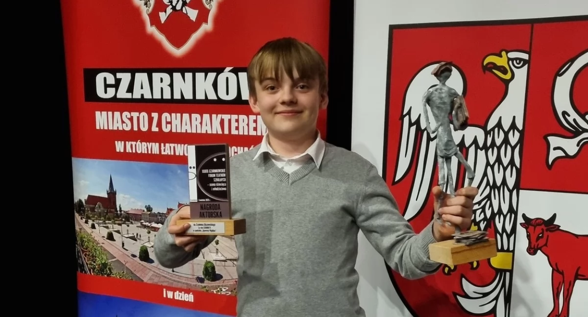 Edukacja, Aktorski sukces Szymona Olszewskiego ucznia złotowskiej „dwójki” - zdjęcie, fotografia