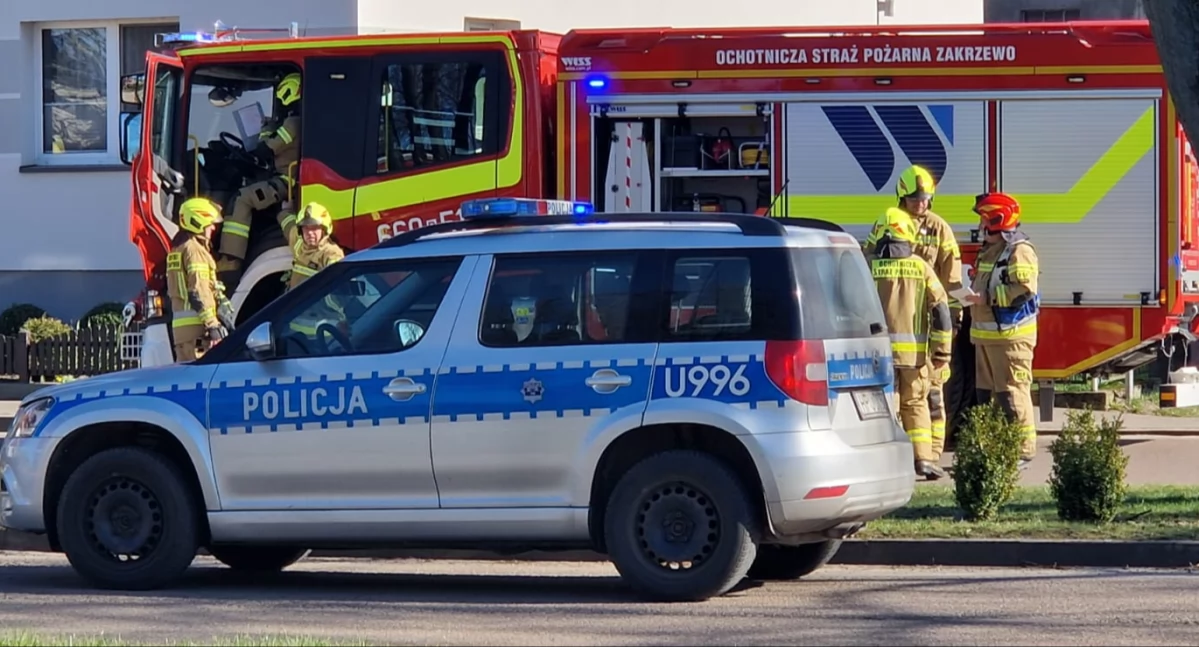 Wypadki drogowe, [AKTUALIZACJA] Wypadek centrum Zakrzewa ratownicy udzielali pomocy kierowcy motoroweru - zdjęcie, fotografia