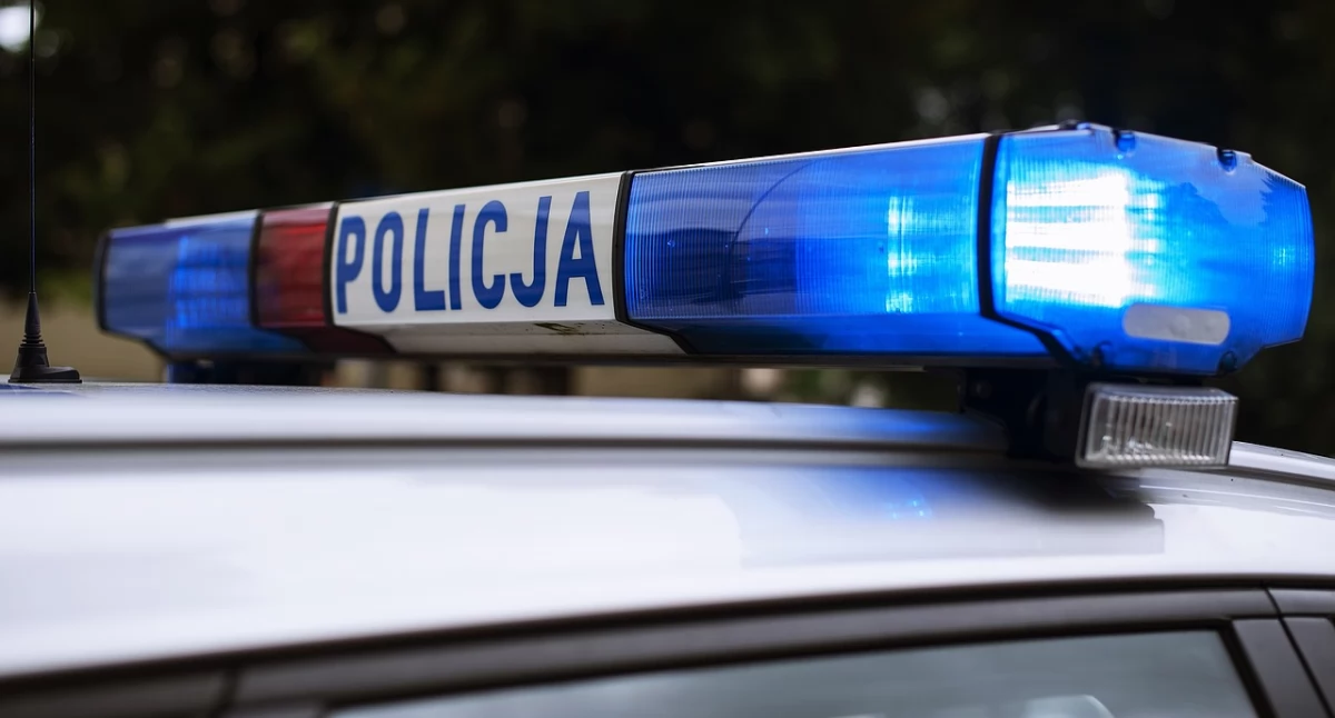 Policja - komunikaty i akcje, centrum Złotowa pobliżu stacji znaleźli ciało - zdjęcie, fotografia
