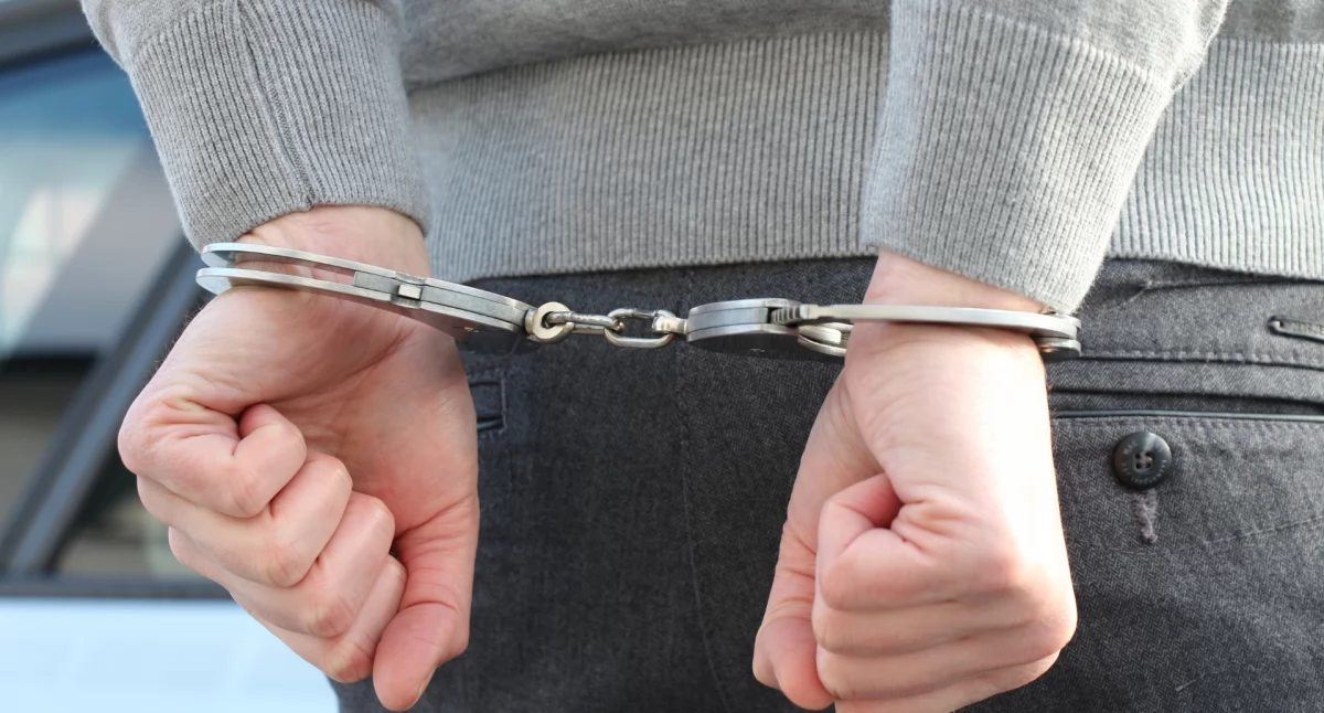 Policja - komunikaty i akcje, Brutalnie pobił kolegę zaatakował policjantów - zdjęcie, fotografia