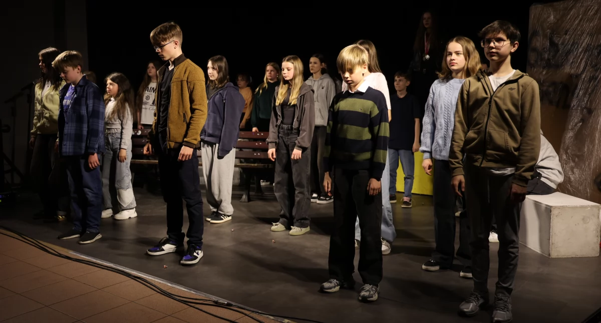 Kino film teatr, Młodzi aktorzy złotowskiej „dwójki” ponownie wystąpili scenie - zdjęcie, fotografia