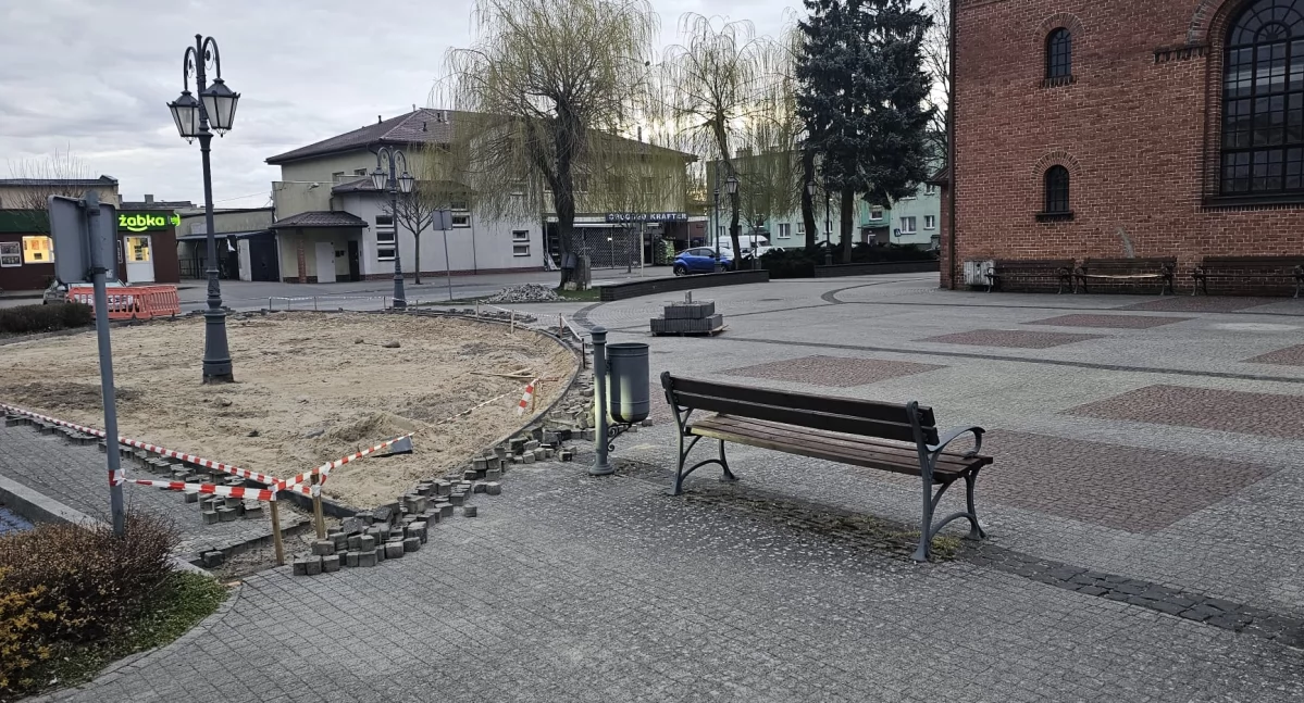 Inwestycje w powiecie, Ruszyły roboty związane rewitalizacją Rynku Krajence - zdjęcie, fotografia