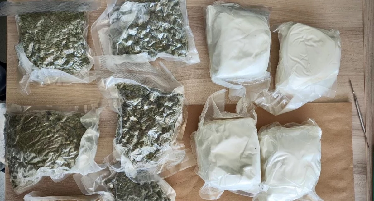 Kronika kryminalna, Plecak kilogramów mefedronu amfetaminy! - zdjęcie, fotografia