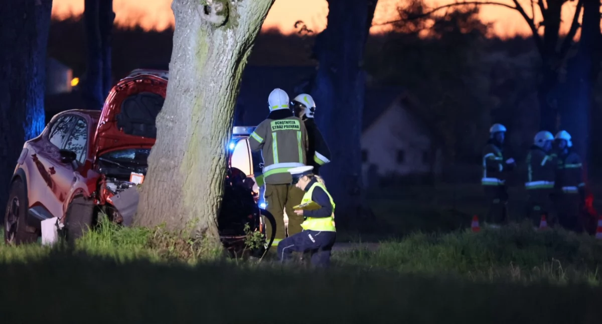 Wypadki drogowe, [Aktualizacja] osoby zabrane szpitala wyniku wypadku Zalesiem - zdjęcie, fotografia