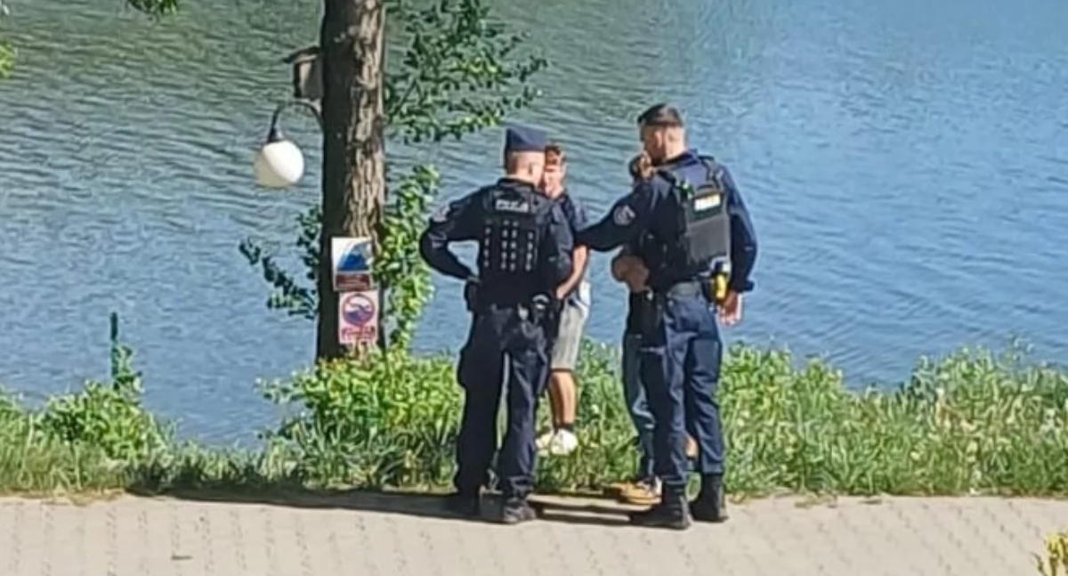 Policja - komunikaty i akcje, Bulwersujące znalezisko Jeziorem Zaleskim Złotowie - zdjęcie, fotografia