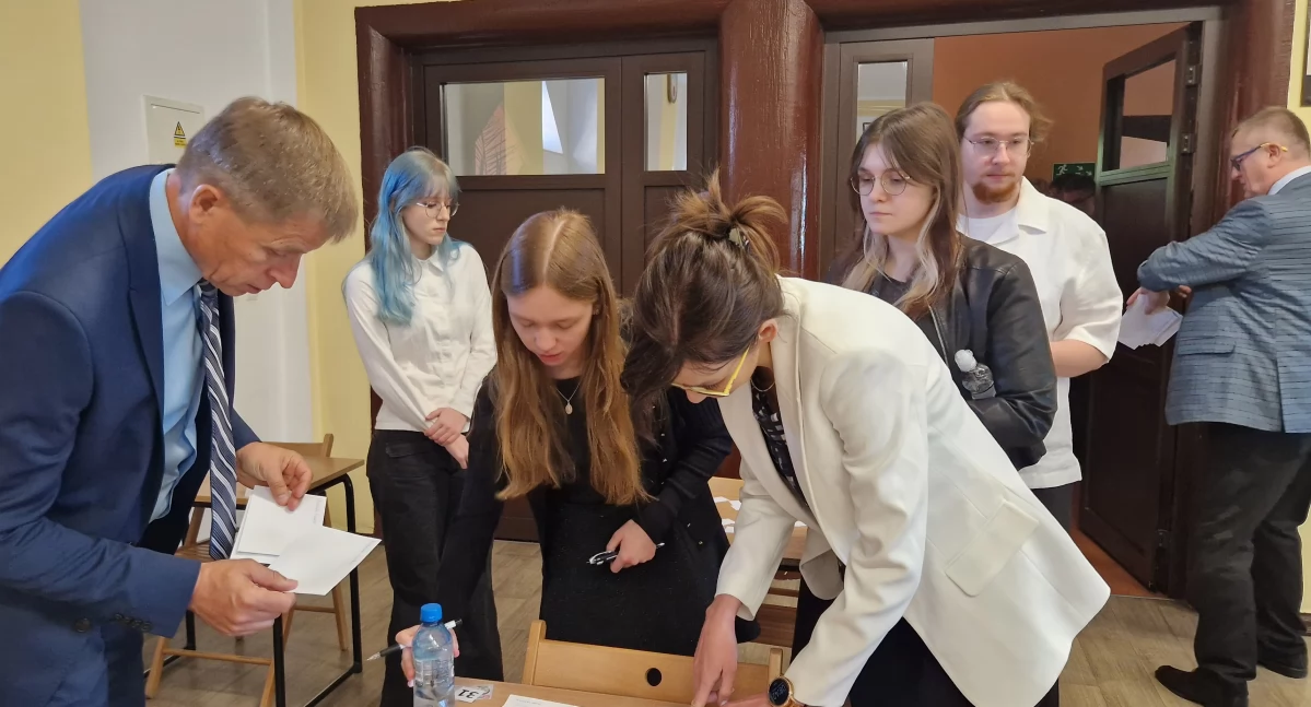 Edukacja, Matury złotowskim Ekonomie rozpoczęte - zdjęcie, fotografia
