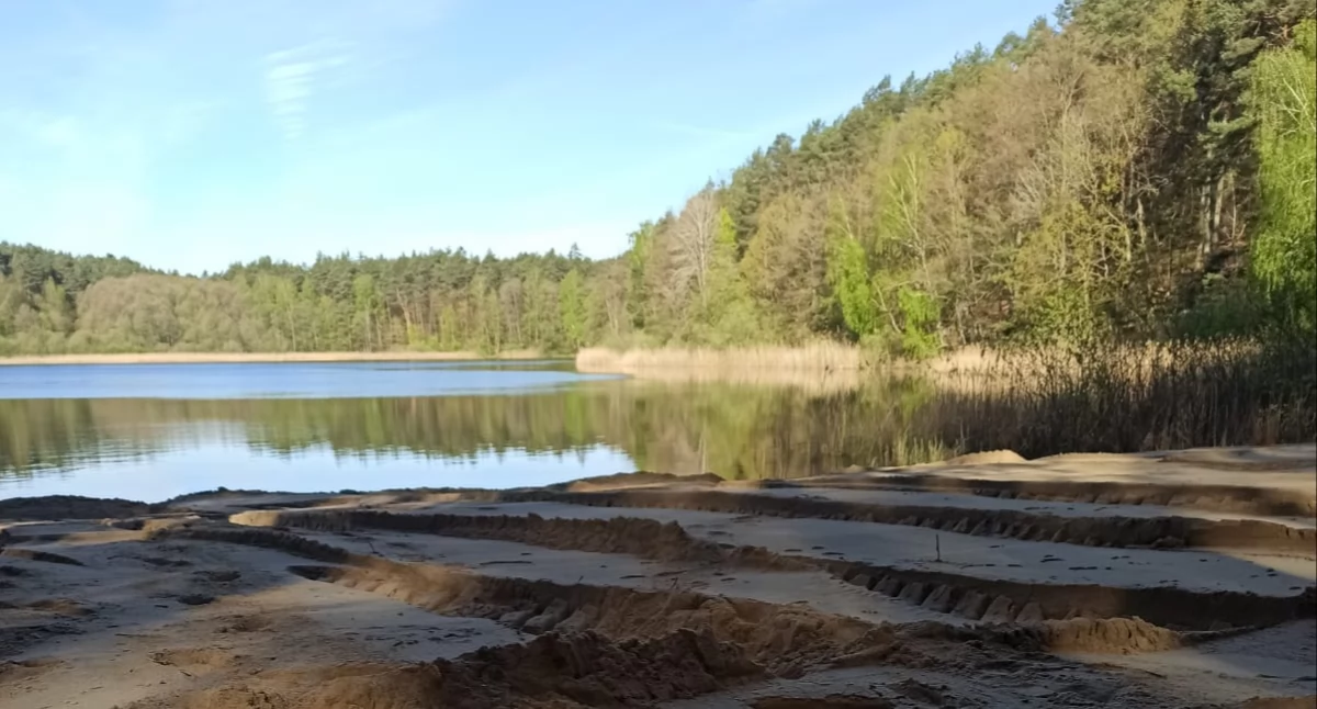 Rekreacja wypoczynek, piasek plażach gminie Okonek - zdjęcie, fotografia