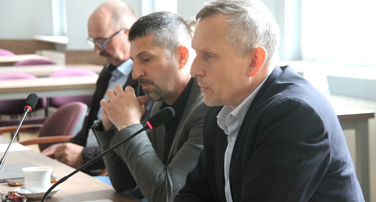 Wójt Piotr Lach - zastępca przewodniczącego Zarządu ZGK, w głębi B. Batko i T. Brzeziński