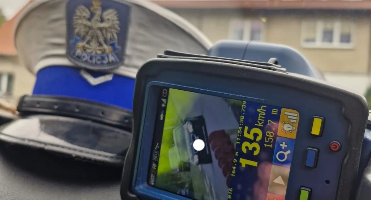 Policja - komunikaty i akcje, Pędził przez Lipkę torem wyścigowym stracił prawo jazdy! - zdjęcie, fotografia