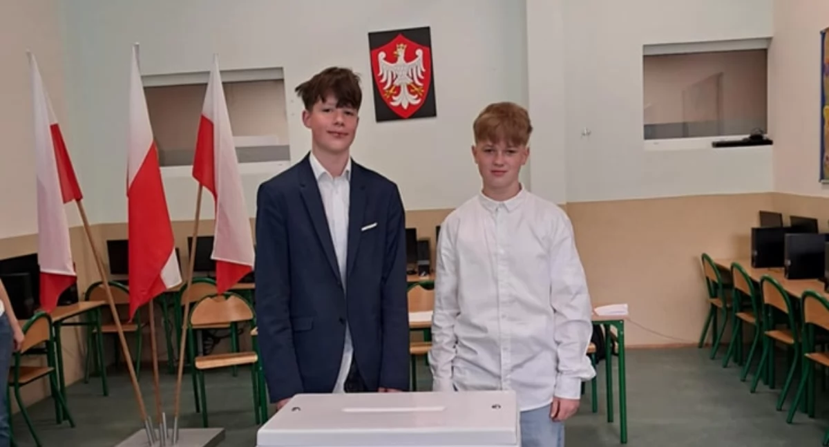 Edukacja, Uczniowie wybierają! Prezydencka symulacja Złotowie - zdjęcie, fotografia