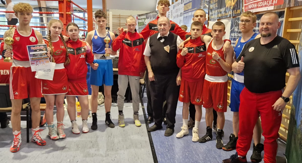 Boks, Wielkie boksowanie ogólnopolskim turnieju Tarnówce - zdjęcie, fotografia