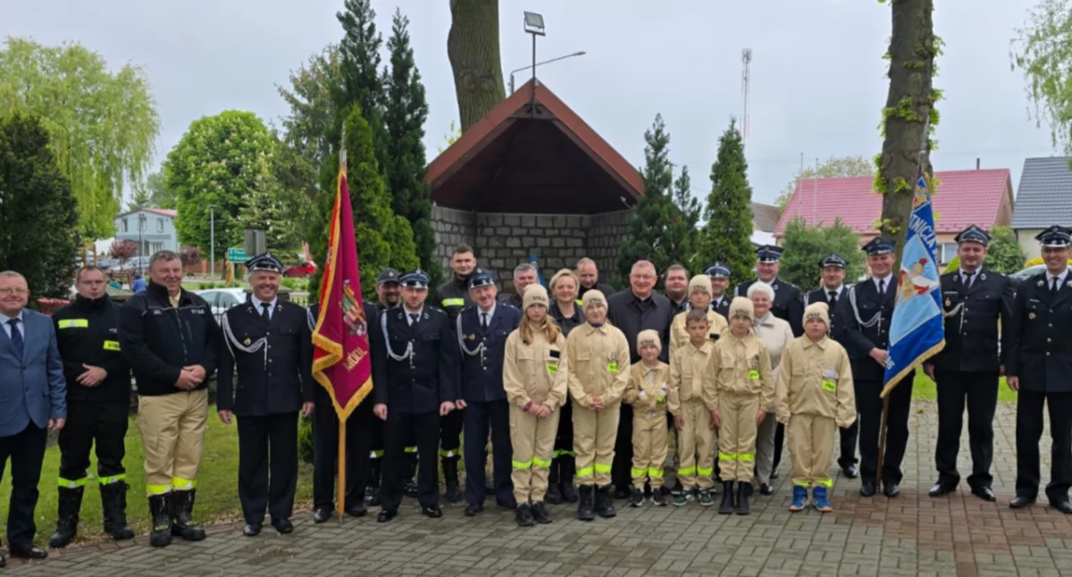 Organizacje pozarządowe, Biskup Zadarko gościem honorowym Tarnówce - zdjęcie, fotografia