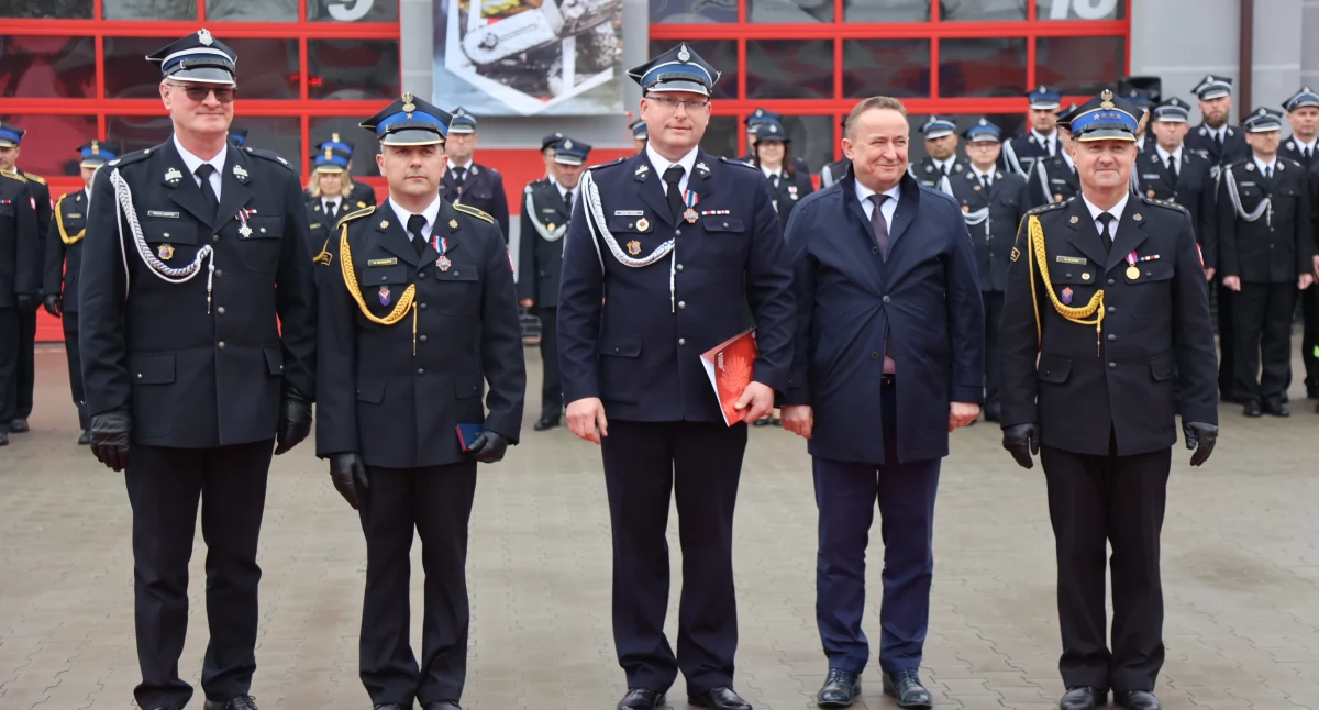Straż pożarna, Były wyróżnienia odznaczenia sprzęt! Strażacy świętowali Złotowie - zdjęcie, fotografia