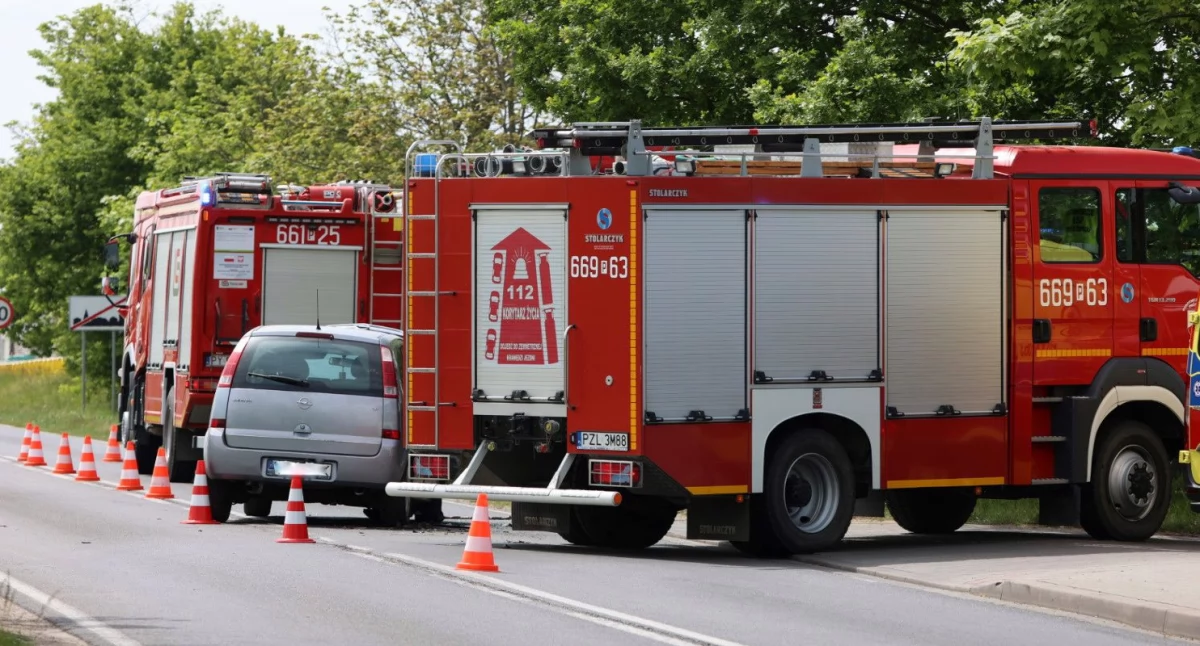 Wypadki drogowe, Wypadek Blękwicie Zderzenie oplem Jedna osoba szpitalu utrudnienia ruchu - zdjęcie, fotografia