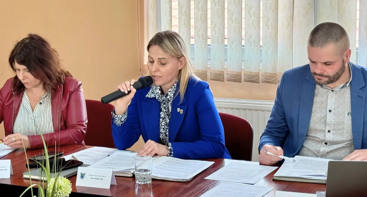 Administracja, Delegacyjna finansowa piramida Polonii Jastrowie Burmistrz zawiadamia prokuraturę - zdjęcie, fotografia