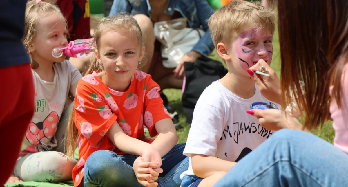 Rekreacja wypoczynek, Dzień Dziecka uśmiechem piknik osiedlu Słowackiego - zdjęcie, fotografia