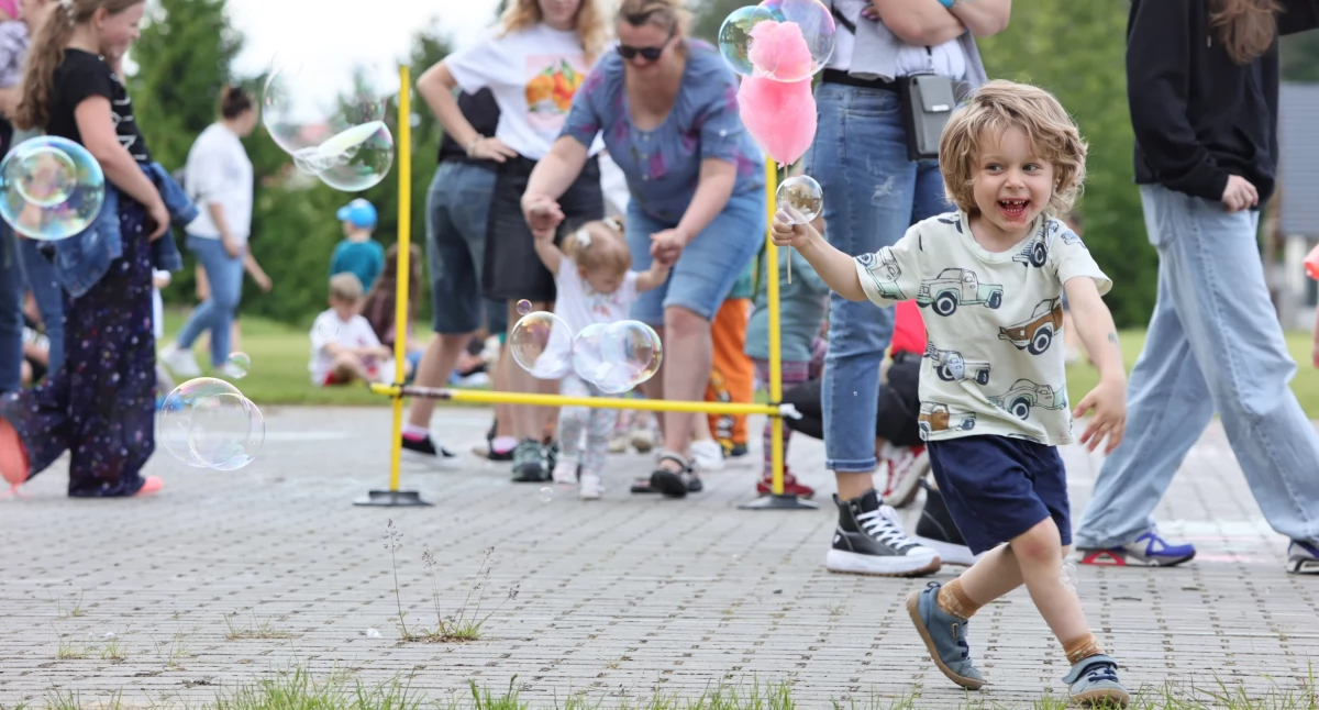 Spotkania Festyny, Bańki dmuchańce kucyki wyglądał Dzień Dziecka Zakrzewie - zdjęcie, fotografia