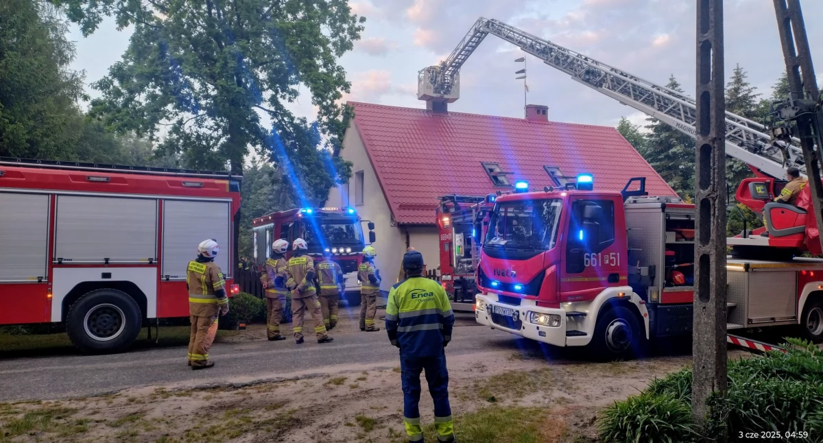 Straż pożarna, Nocna akcja ratunkowa Kolonii Brzeźnica - zdjęcie, fotografia