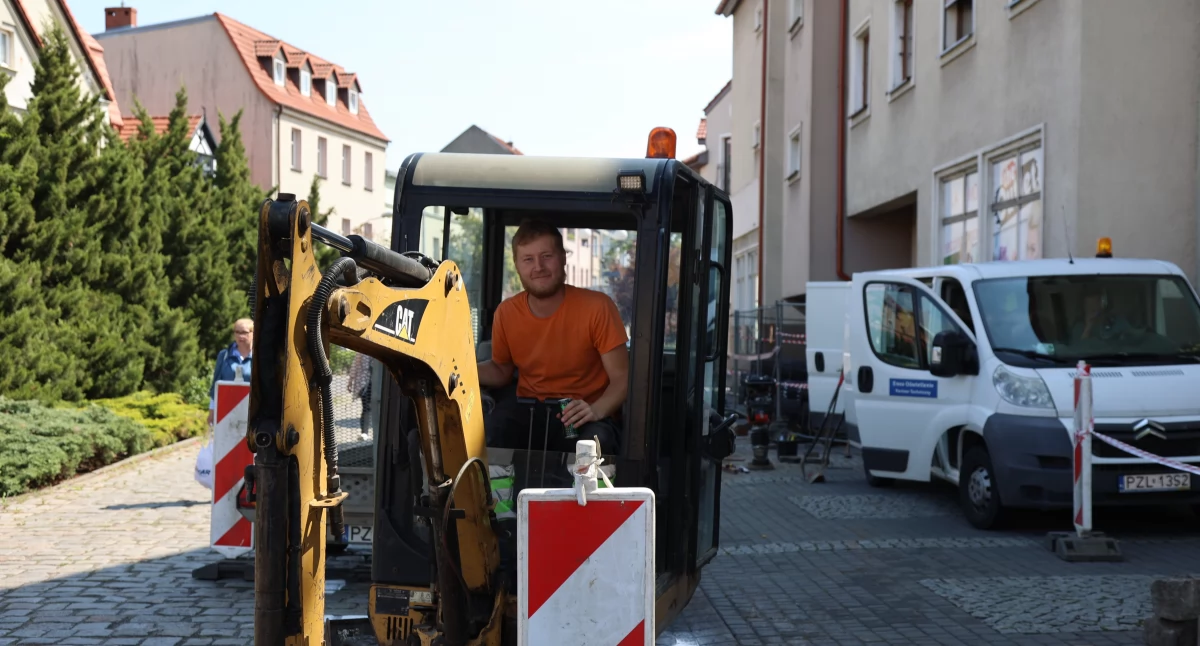 Drogi i komunikacja, Utrudnienia placu Paderewskiego remont parking niedostępny - zdjęcie, fotografia