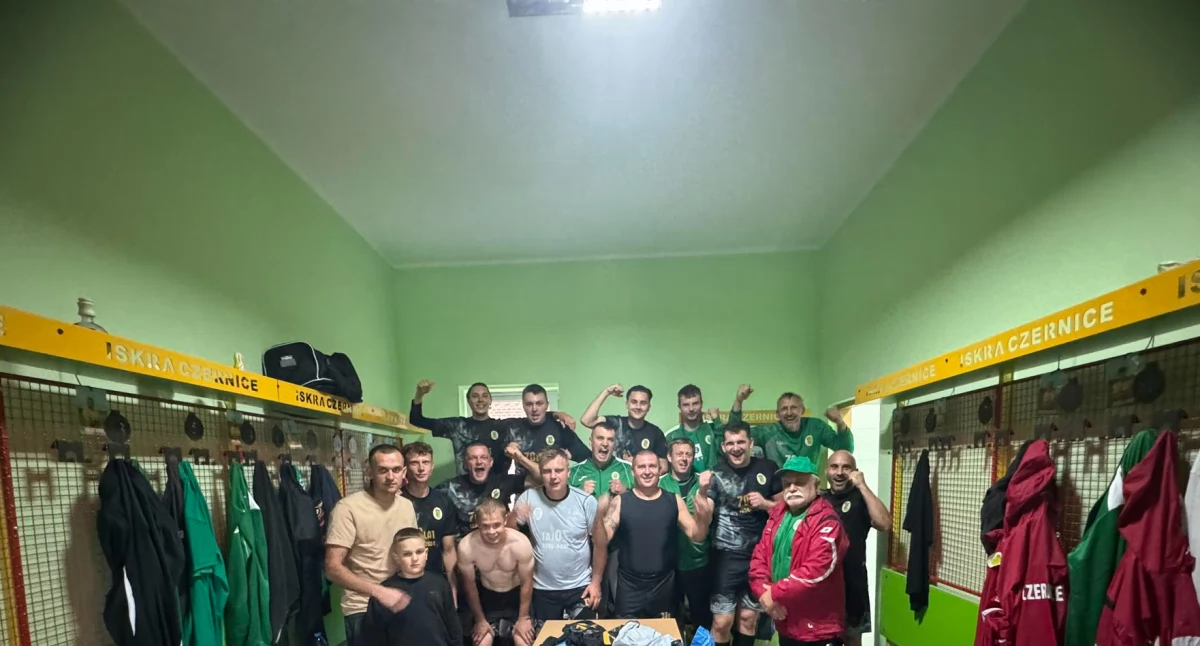 Piłka nożna, Iskra Czernice zatrzymania Wysoka wygrana Orkanem - zdjęcie, fotografia