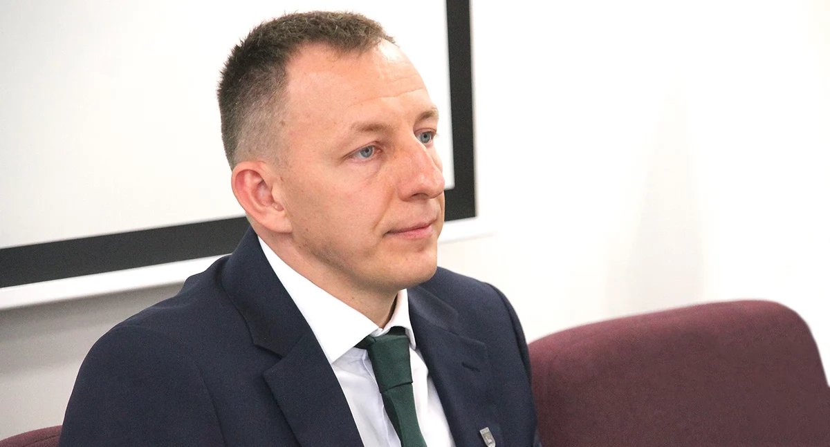 Administracja, konkurencji pytań zarzuty Kolera utrzymał stanowisko - zdjęcie, fotografia
