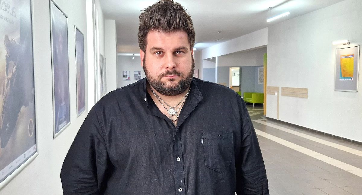 Administracja, Artysta doradca urzędnik Dawid Krzyk i tajemnica nowej pracy w ratuszu - zdjęcie, fotografia