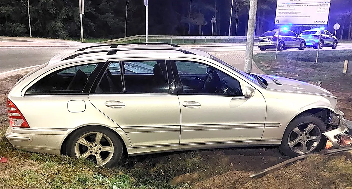 Od kolizji przy zakrzewskim rondzie zaczęły się brutalne wydarzenia w Zakrzewie - Fot. KPP w Złotowie