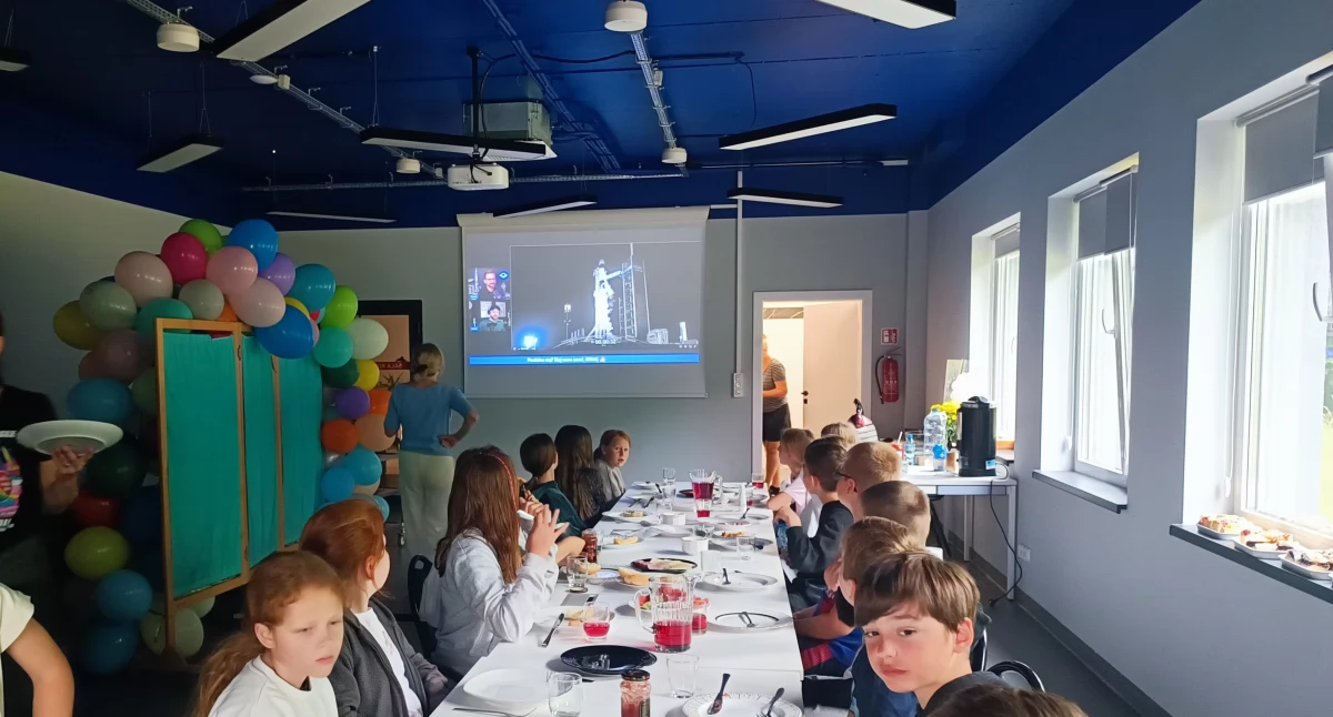 Edukacja, [WIDEO] Kosmiczne emocje Miejscu Wspólne kibicowanie polskiemu astronaucie - zdjęcie, fotografia