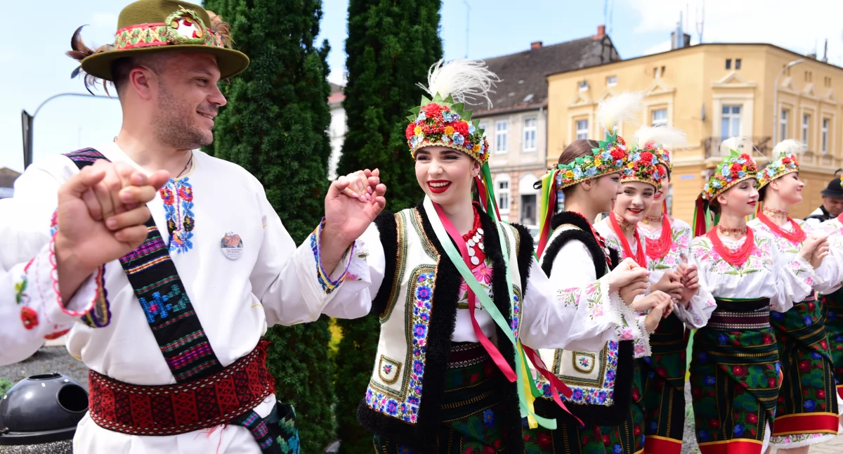Spotkania Festyny, Bukowińskie Spotkania Jastrowiu! Ulica pełna tańca śpiewu muzyki - zdjęcie, fotografia