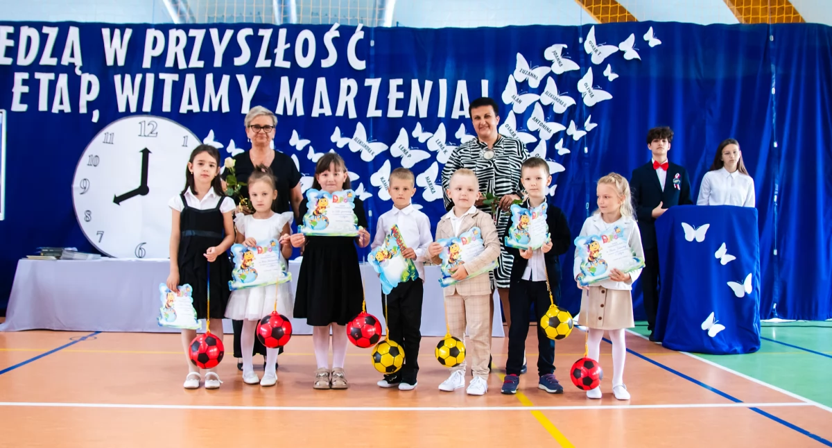 Edukacja, Zakończenie szkolnego pożegnanie dyrekcji Szkole Podstawowej Lotyniu - zdjęcie, fotografia