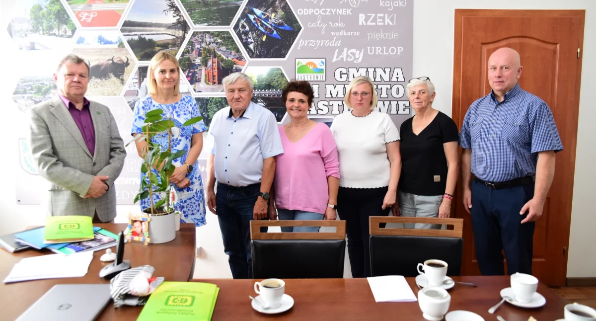 Samorządowcy, Działkowcy Jastrowia mogą liczyć wsparcie gminy - zdjęcie, fotografia