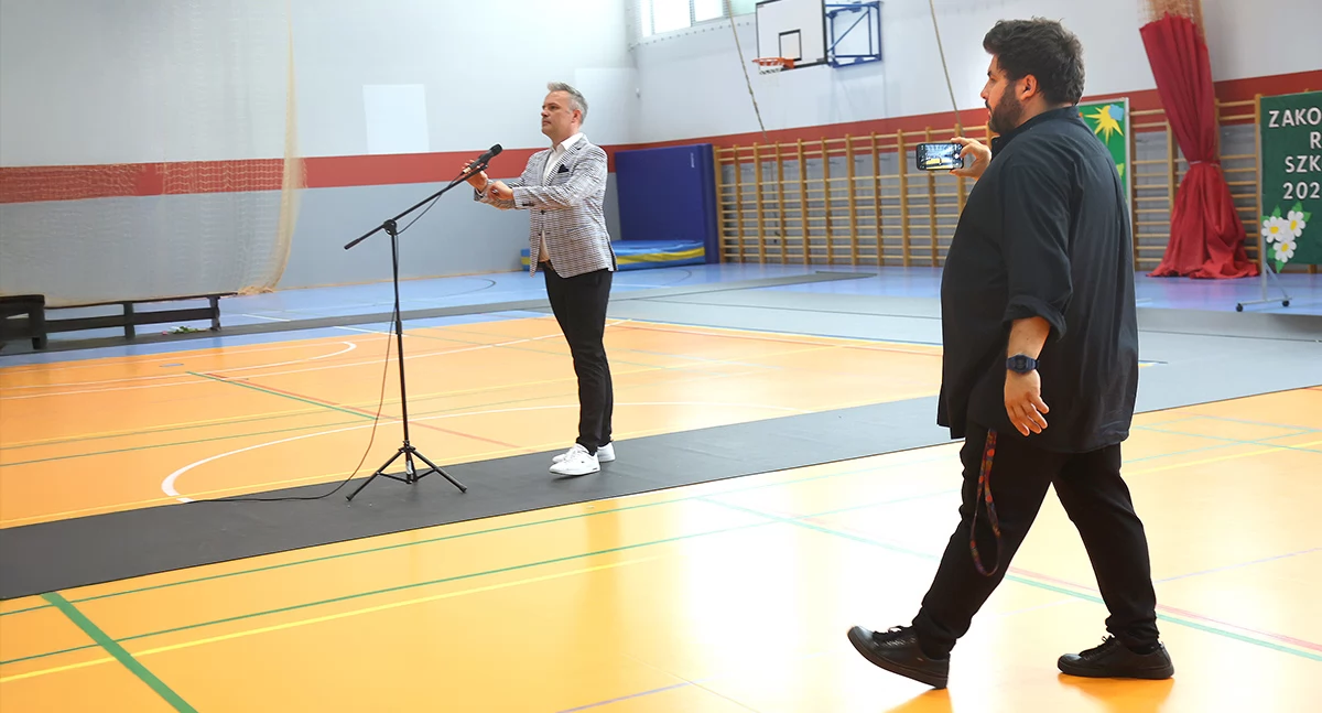 Administracja, Dawid Krzyk prywatny fotograf burmistrza komentują - zdjęcie, fotografia