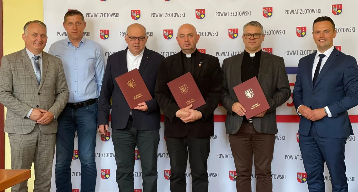 Kościół Religia, Złotowskie zabytki zyskały wsparcie Podpisano ważne umowy - zdjęcie, fotografia