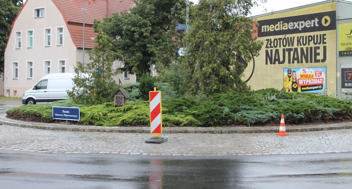 Drogi i komunikacja, Rondo remontu! tirów - zdjęcie, fotografia