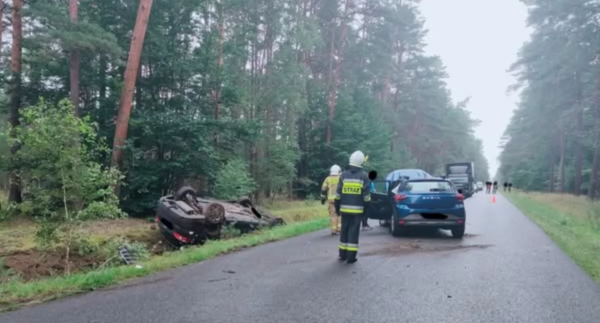 Wypadki drogowe, Cztery osoby ranne wypadku trasie Radawnica–Lędyczek - zdjęcie, fotografia