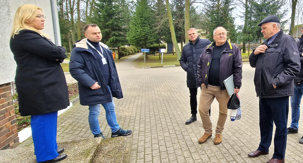 Z lewej dyrektor A. Kaufka, obok niej M. Druszcz – od kilku tygodni zastępca dyrektora ds. administracyjno technicznych w szpitalu – na zdjęciu w trakcie wizytacji radnych w szpitalu sprzed kilku miesięcy. Między radnymi R. Goławskim i J. Brewką, Andrzej Kisiel