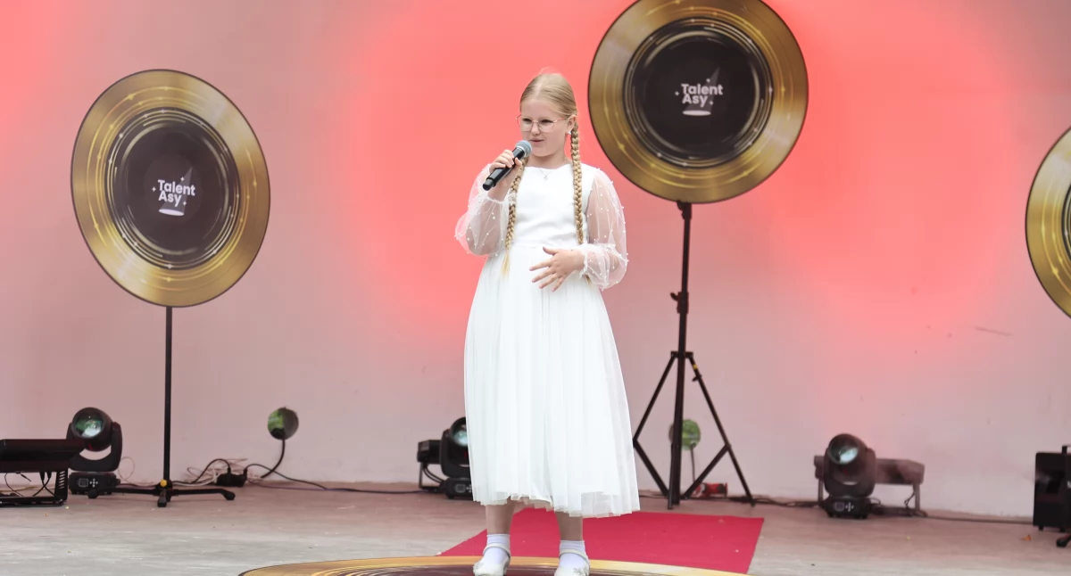 Konkursy Zawody, Kinga Brzezińska finale programu TalentAsy - zdjęcie, fotografia