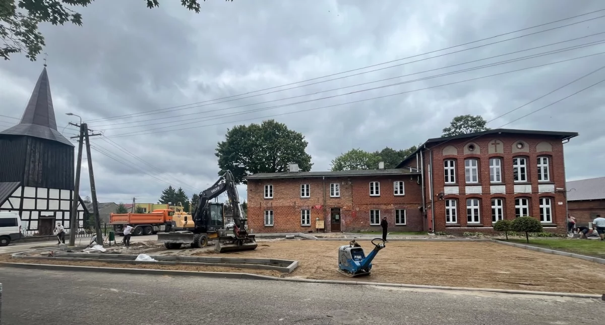 Inwestycje w powiecie, Szkoły gminie Okonek trakcie modernizacji - zdjęcie, fotografia