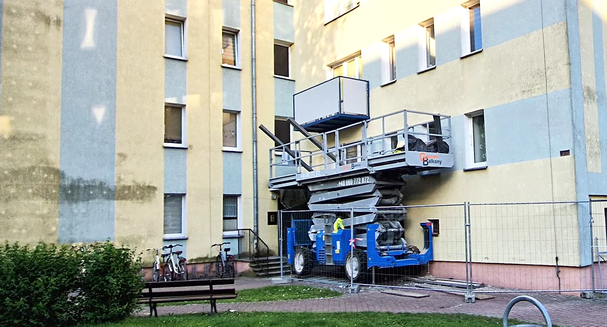 Mieszkania Domy, W MZGL–u też chcą balkonów Robią furorę mówi Edmund Kabattek - zdjęcie, fotografia