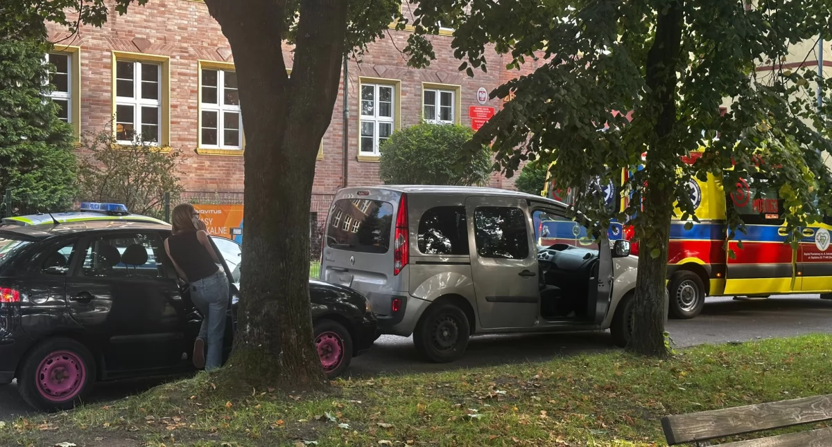 Wypadki drogowe, zachowała odstępu Zakończyło mandacie - zdjęcie, fotografia